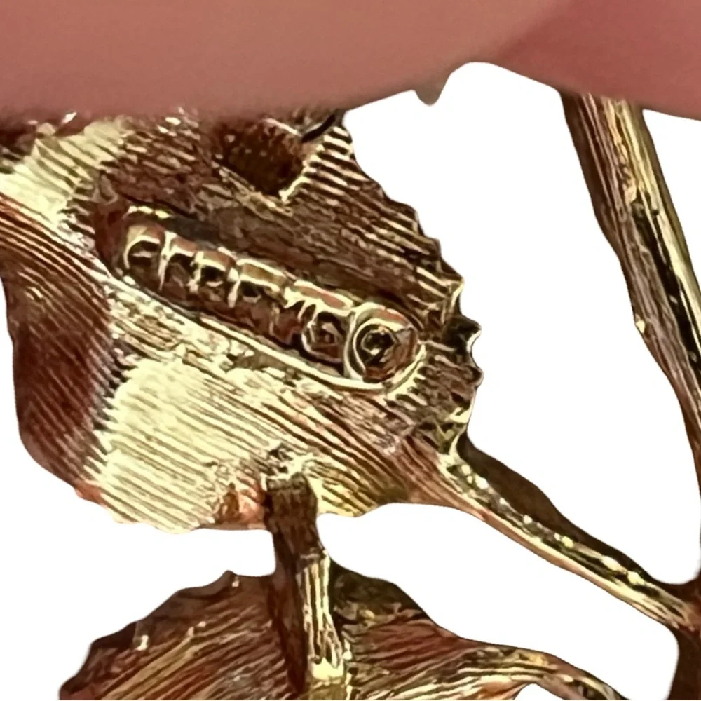 Vintage Gerrys Floral Gold Toned Brooch Cream Flowers and Green Leaves Signed 2